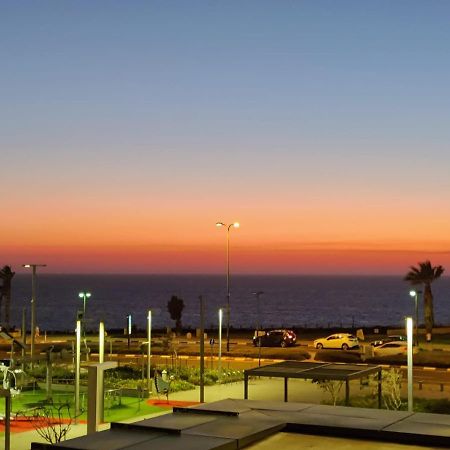 Vert Lagoon Netanya By Afi Hotels Exterior photo Sunset at the beach
