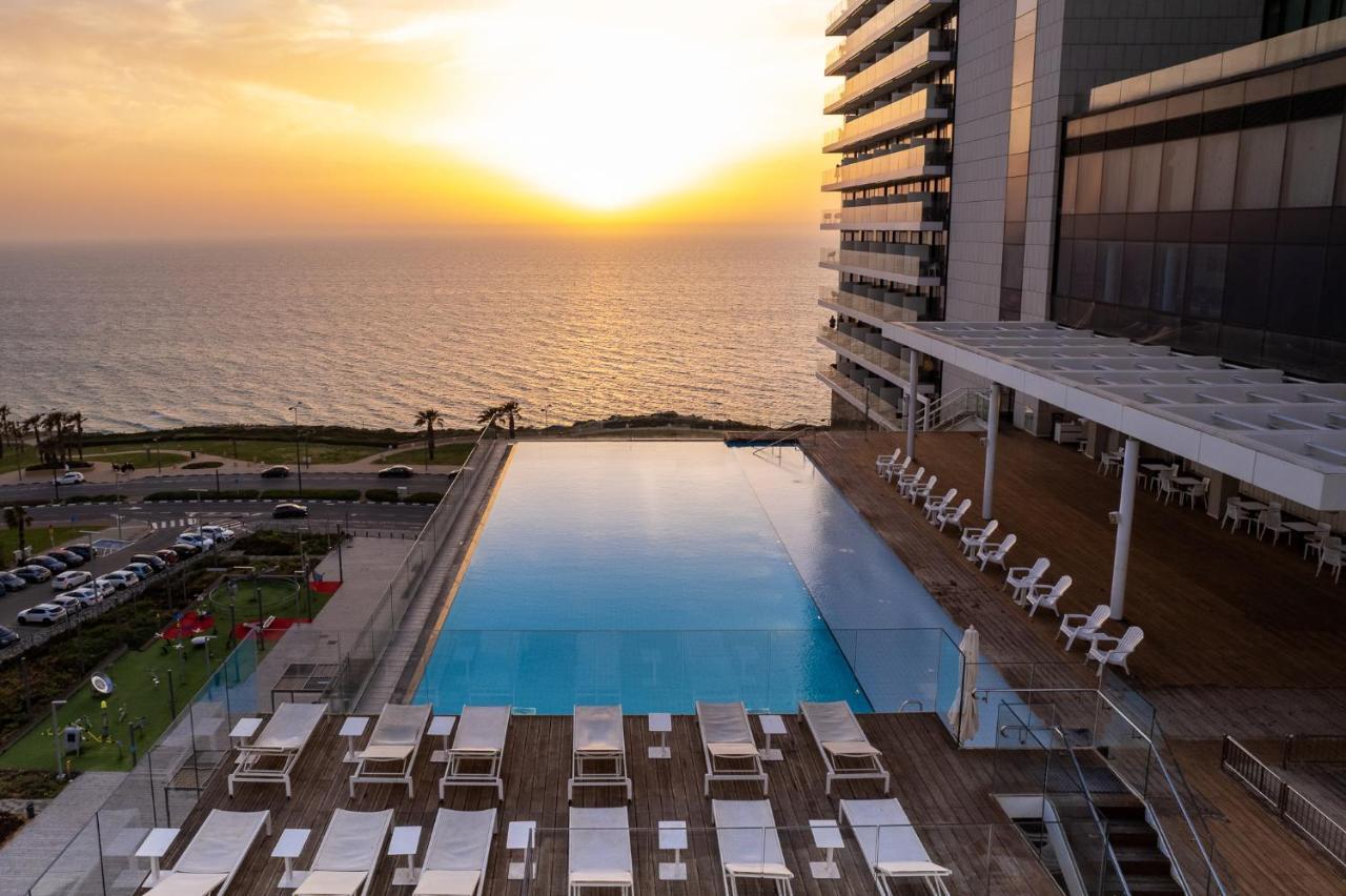Vert Lagoon Netanya By Afi Hotels Exterior photo The pool at the hotel