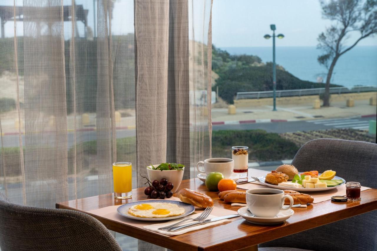 Vert Lagoon Netanya By Afi Hotels Exterior photo A typical Israeli breakfast