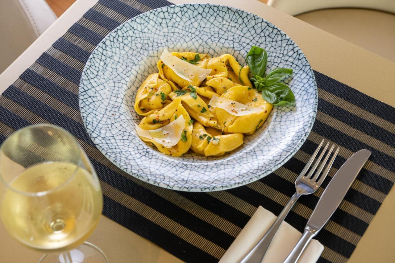 Vert Lagoon Netanya By Afi Hotels Exterior photo A plate of tortellini