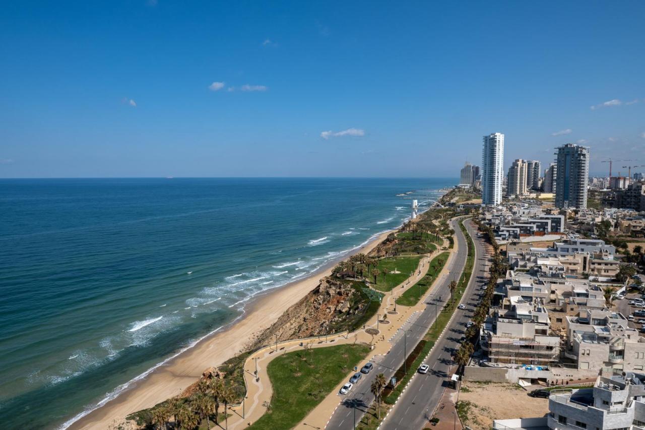 Vert Lagoon Netanya By Afi Hotels Exterior photo Aerial view of the city